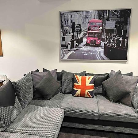 Stunning Flat With Parking Free Near Sutton Station Apartment Cheam Exterior photo