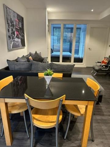 Stunning Flat With Parking Free Near Sutton Station Apartment Cheam Exterior photo