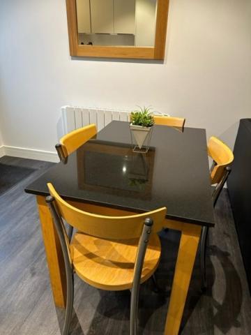 Stunning Flat With Parking Free Near Sutton Station Apartment Cheam Exterior photo